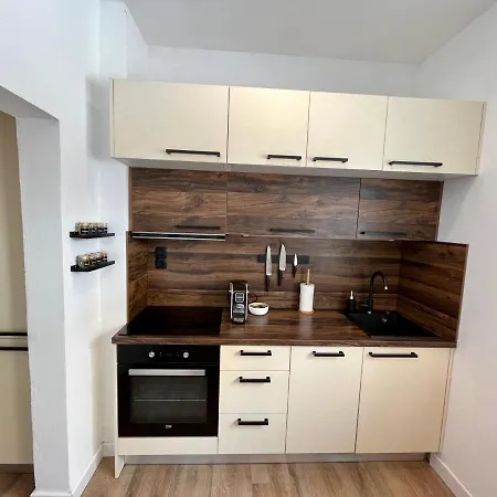 Tisa, Apartment